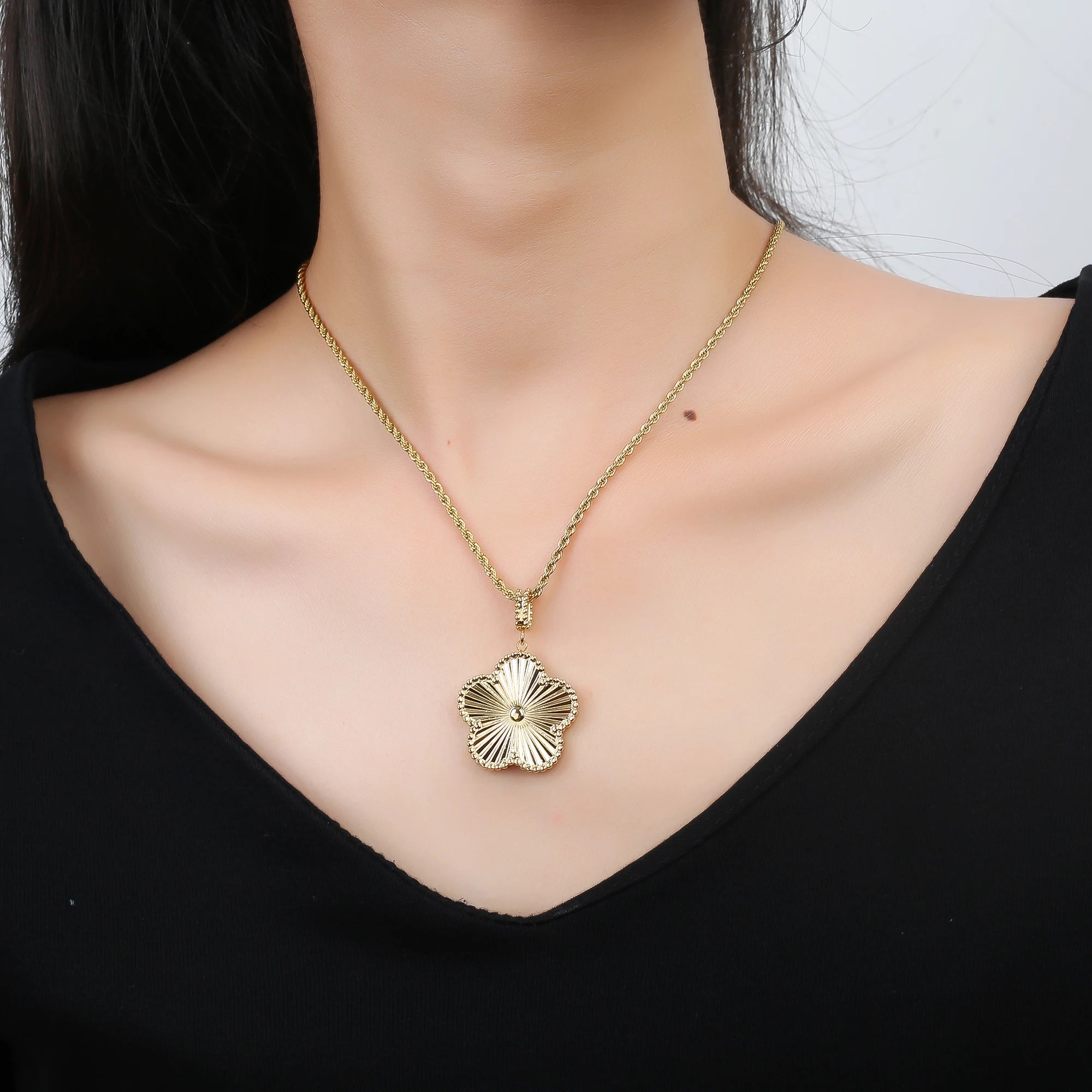 Classic 45cm/60cm Stainless Steel Metal Laser Sweater Chain Pendant Necklace Luxury for Woman Party New Trend Jewelry Clover