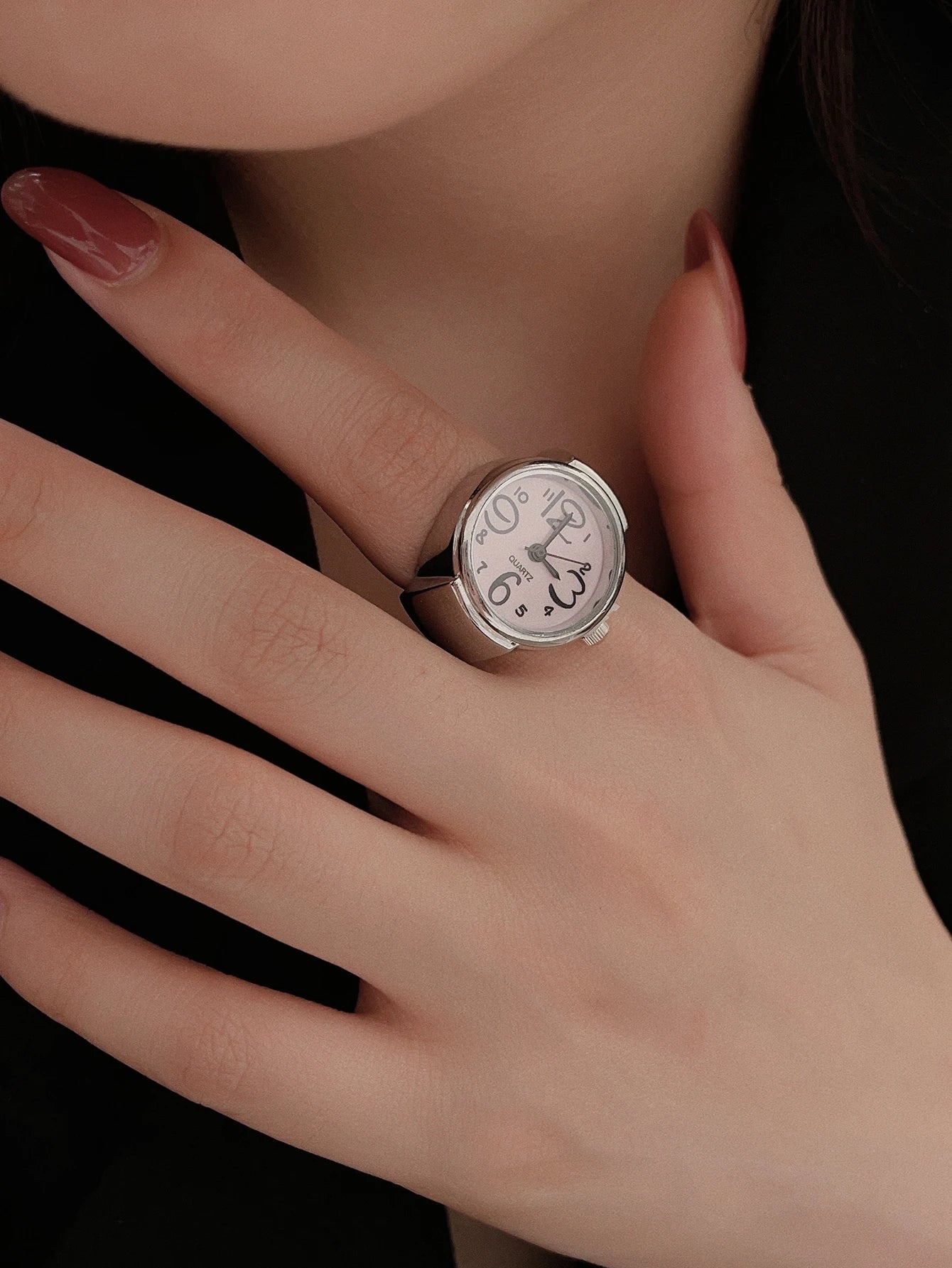 Mini Vintage Finger Ring Watch Round Creative Quartz Watches Fashion Couple Watches Accessories