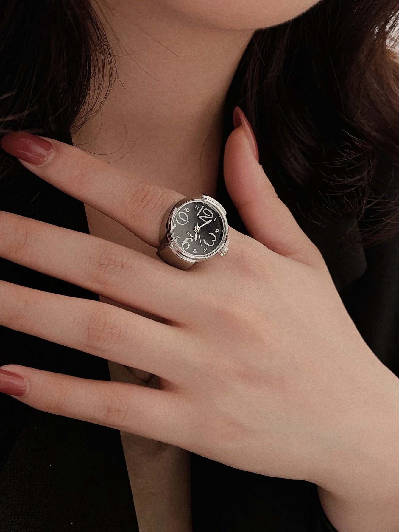 Mini Vintage Finger Ring Watch Round Creative Quartz Watches Fashion Couple Watches Accessories